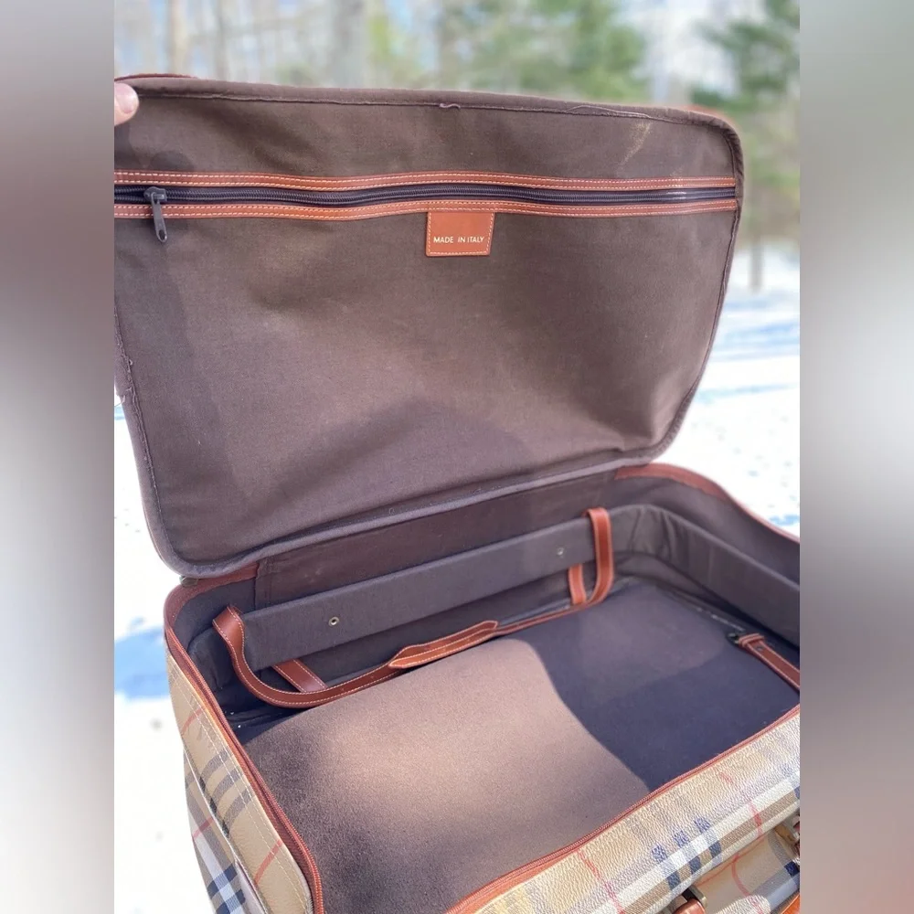 Vintage Authentic Classic Burberry Travel Case made in Italy